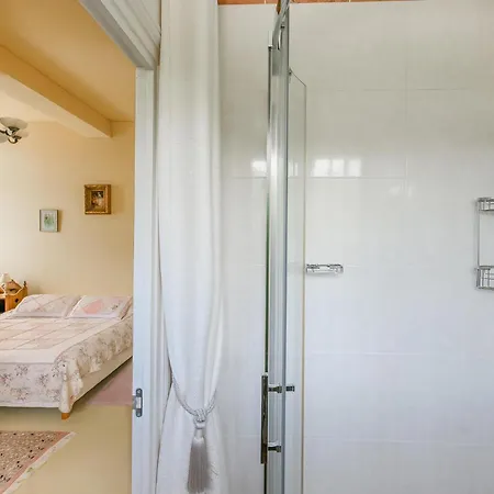 Awesome In 度假居 Lencloître