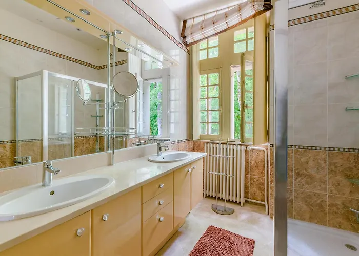 Awesome In Prázdninový dům Lencloître