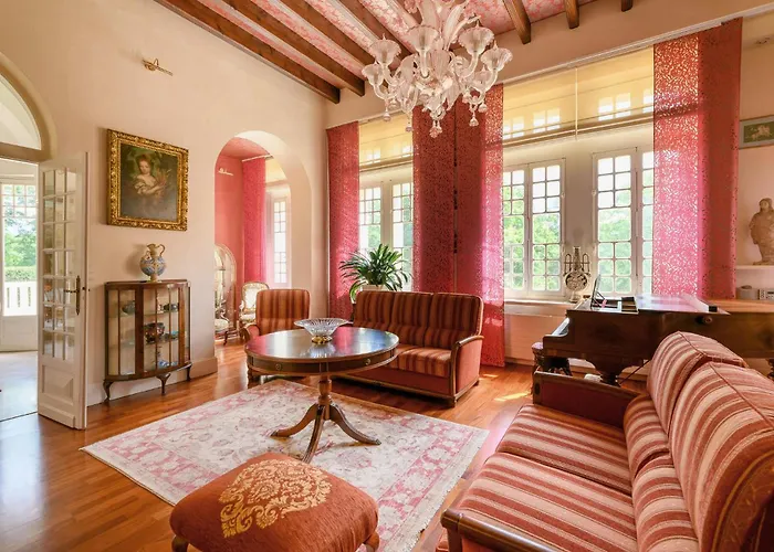 Prázdninový dům Awesome In Lencloître